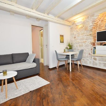 Pisinium Apartment 罗维尼 外观 照片