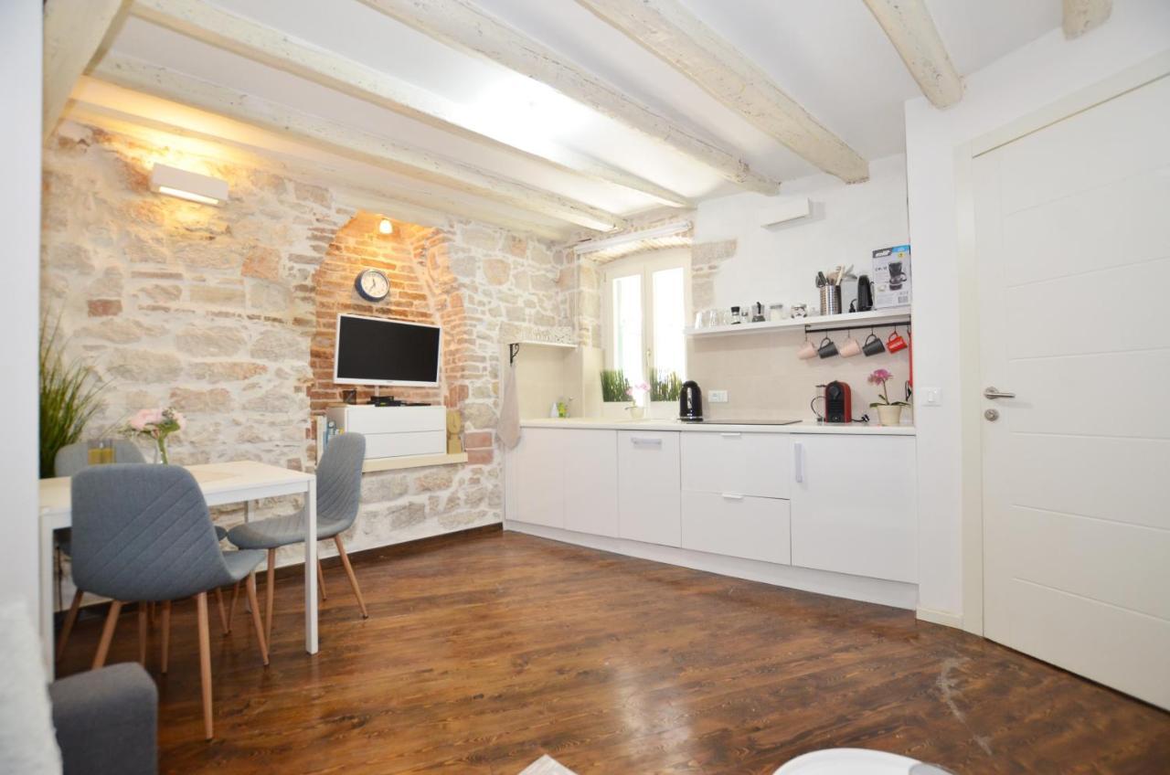 Pisinium Apartment 罗维尼 外观 照片