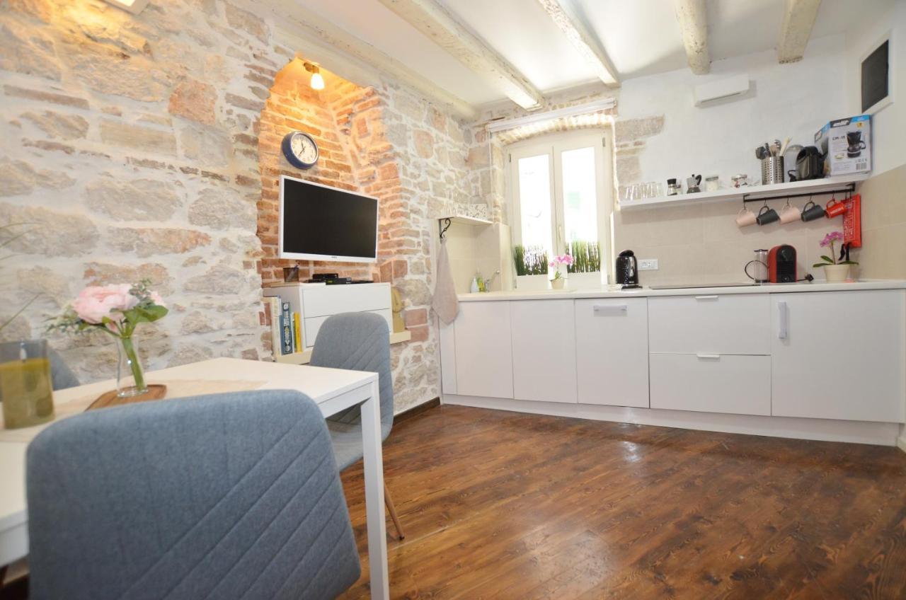 Pisinium Apartment 罗维尼 外观 照片