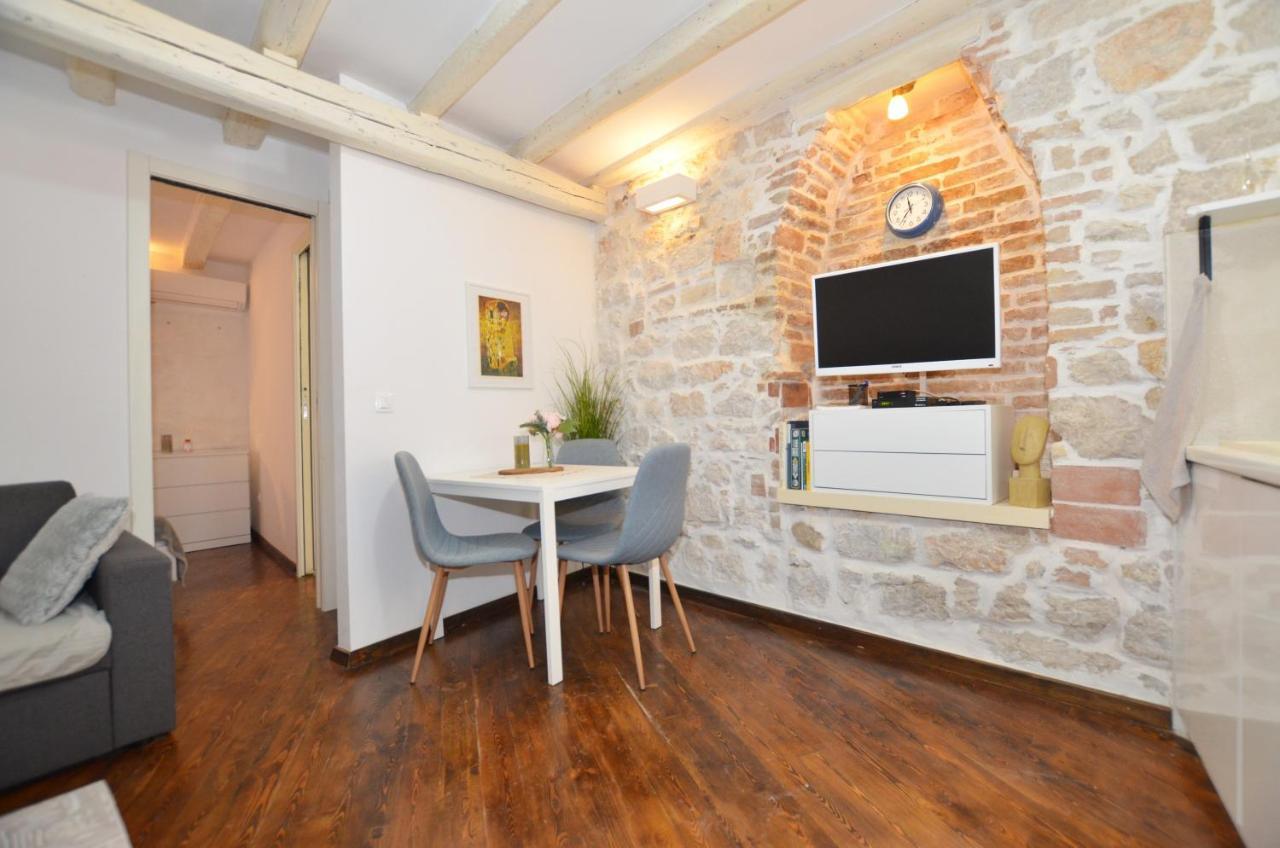 Pisinium Apartment 罗维尼 外观 照片