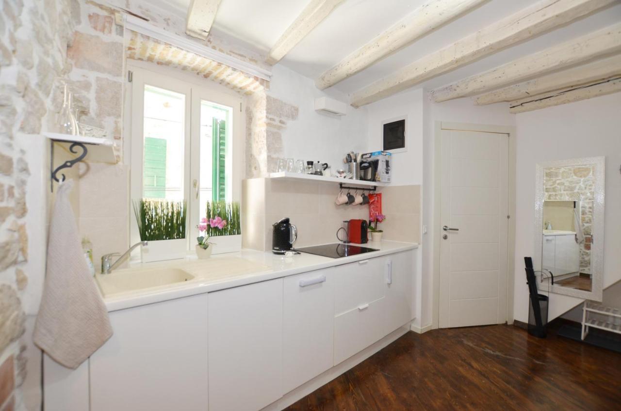 Pisinium Apartment 罗维尼 外观 照片