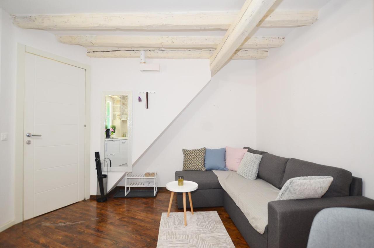 Pisinium Apartment 罗维尼 外观 照片